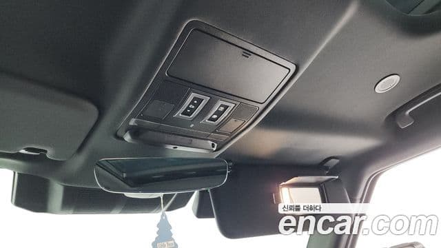 Land Rover Defender 2022 — ფოტო 19/37
