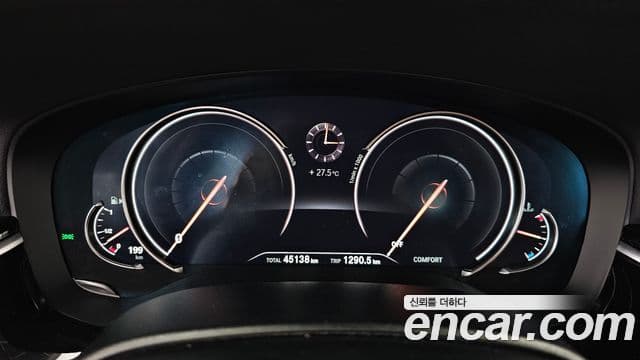BMW 5 Series 2018 — ფოტო 8/20