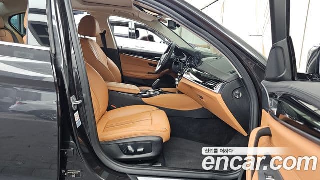 BMW 5 Series 2018 — ფოტო 11/20