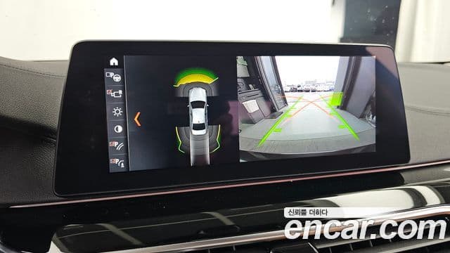 BMW 5 Series 2018 — ფოტო 15/20
