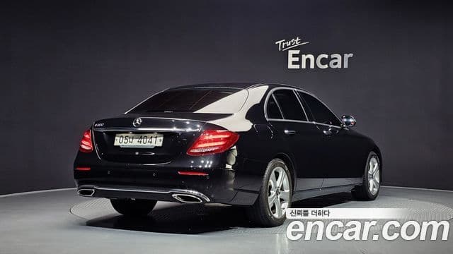 Mercedes-Benz E-Class 2018 — ფოტო 2/20