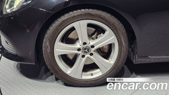 Mercedes-Benz E-Class 2018 — ფოტო 5/20