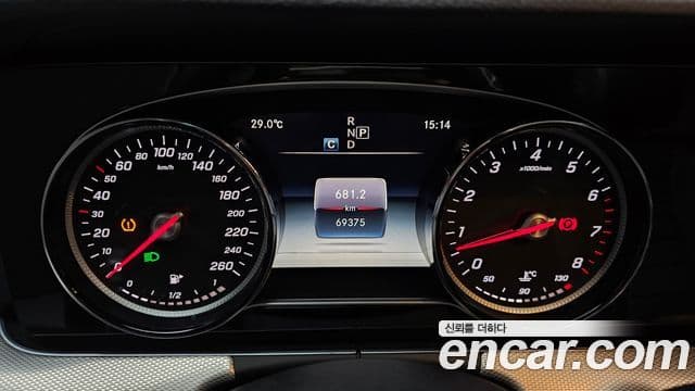 Mercedes-Benz E-Class 2018 — ფოტო 8/20