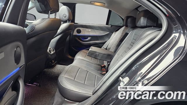 Mercedes-Benz E-Class 2018 — ფოტო 12/20