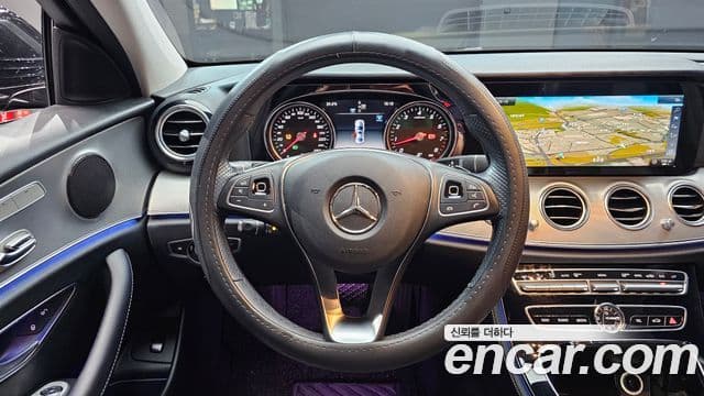 Mercedes-Benz E-Class 2018 — ფოტო 13/20