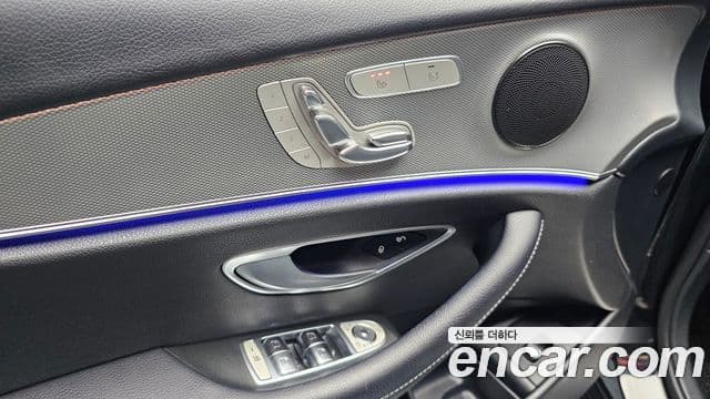 Mercedes-Benz E-Class 2018 — ფოტო 17/20