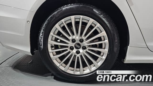 Audi A6 2021 — ფოტო 14/34
