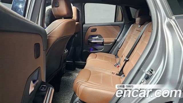 Mercedes-Benz GLA-Class 2022 — Şəkil 12/20
