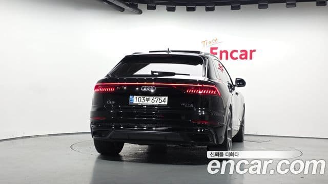 Audi Q8 2023 — Şəkil 18/20