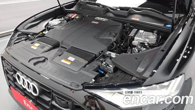 Audi Q8 2023 — Şəkil 10/20