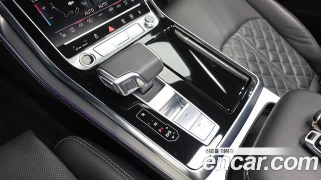 Audi Q8 2023 — Şəkil 13/20