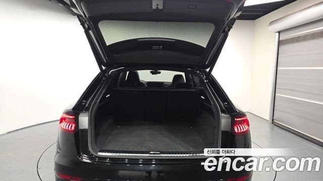 Audi Q8 2023 — Şəkil 14/20