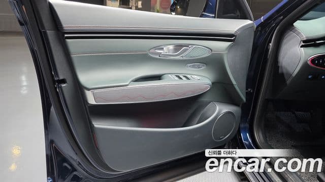 Genesis GV70 2021 — ფოტო 23/36
