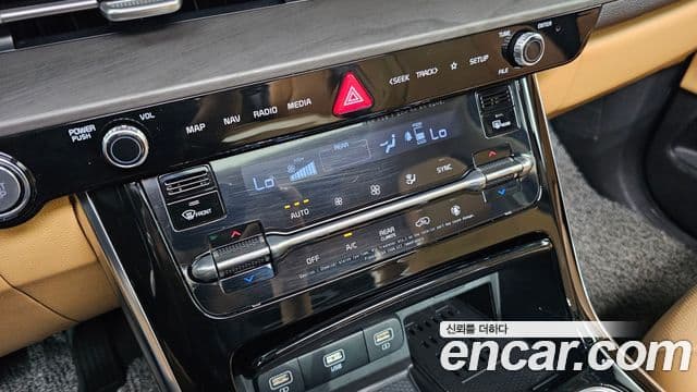 Kia Carnival 2021 — ფოტო 3/31