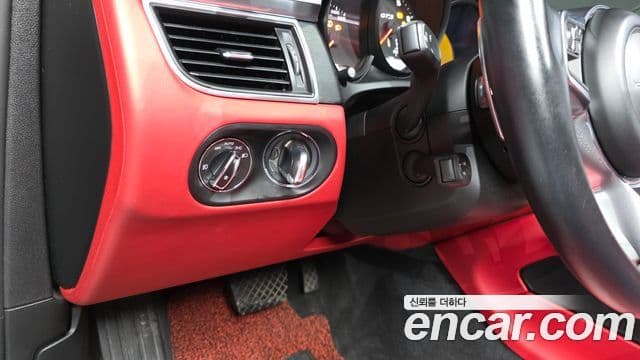 Porsche Macan 2018 — Şəkil 14/20