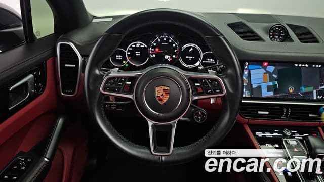 Porsche Cayenne 2020 — ფოტო 13/20