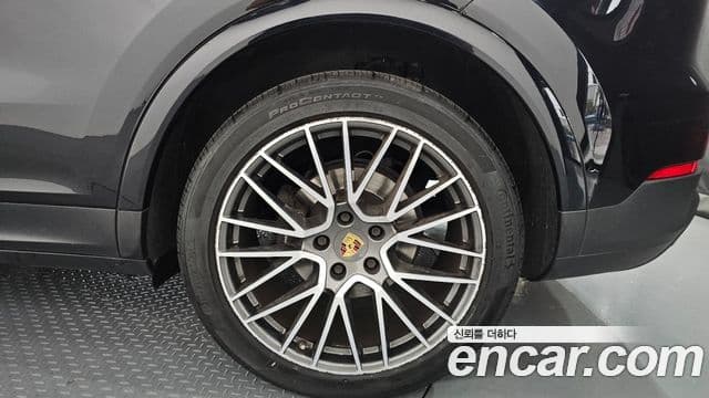 Porsche Cayenne 2020 — Photo 24/31