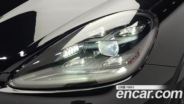 Porsche Cayenne 2020 — Photo 27/31