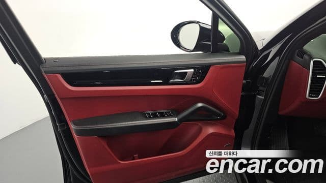 Porsche Cayenne 2020 — Photo 20/31