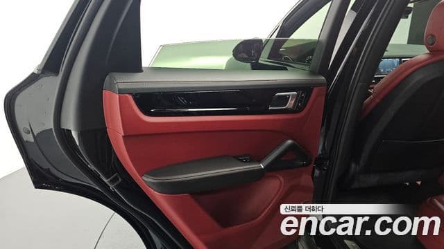 Porsche Cayenne 2020 — Photo 25/31