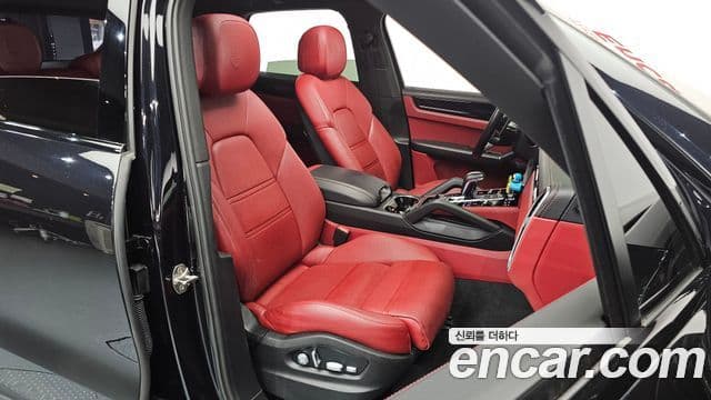 Porsche Cayenne 2020 — Photo 31/31