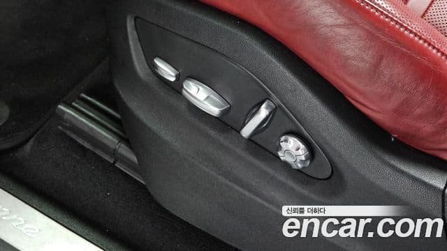 Porsche Cayenne 2020 — Photo 30/31