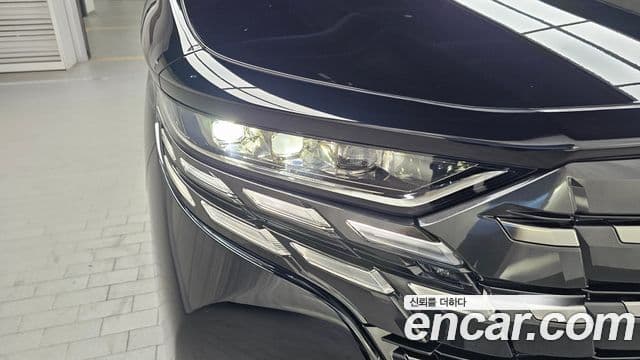 Toyota Alphard 2024 — Photo 2/34