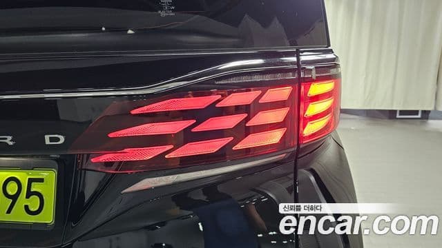 Toyota Alphard 2024 — Photo 26/34
