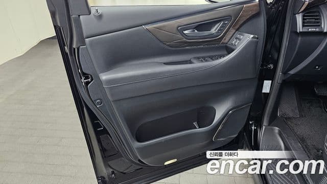 Toyota Alphard 2024 — Photo 1/34