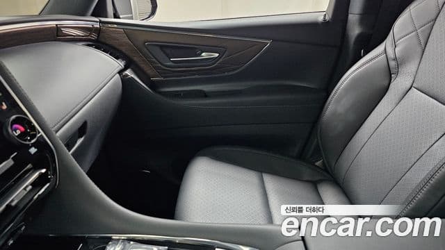Toyota Alphard 2024 — Photo 32/34