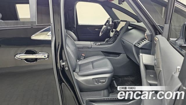 Toyota Alphard 2024 — Photo 31/34