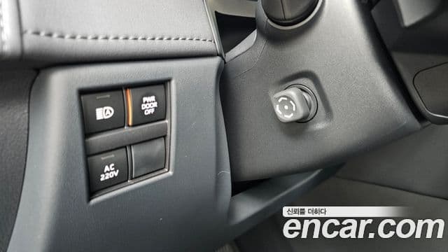 Toyota Alphard 2024 — Photo 34/34