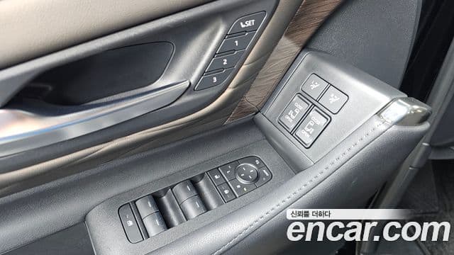Toyota Alphard 2024 — Photo 7/34