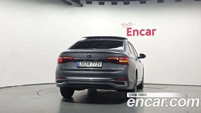 Volkswagen Jetta 2024 — Photo 19/33