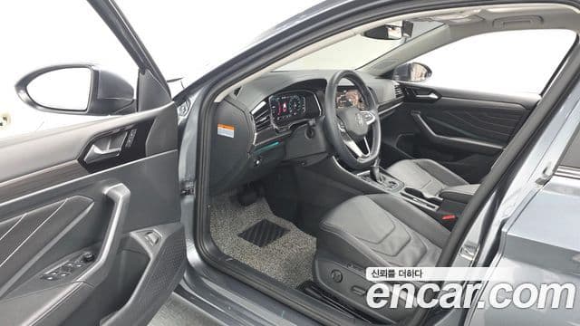 Volkswagen Jetta 2024 — Photo 16/33