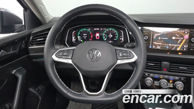 Volkswagen Jetta 2024 — Photo 18/33
