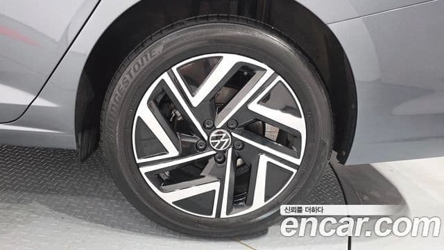 Volkswagen Jetta 2024 — Photo 12/33