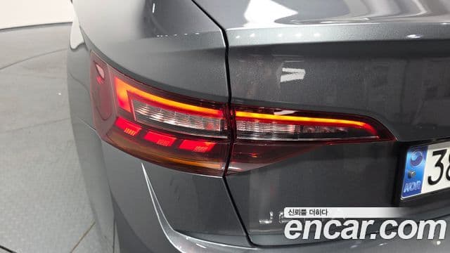 Volkswagen Jetta 2024 — Photo 2/33