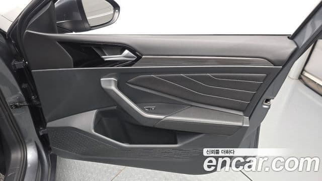 Volkswagen Jetta 2024 — Photo 31/33