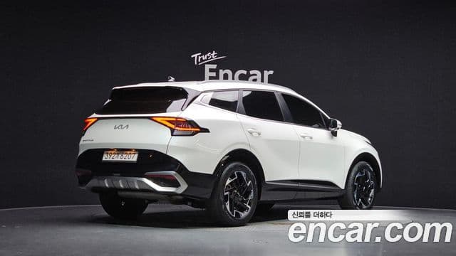 Kia Sportage 2023 — ფოტო 2/20
