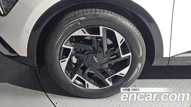 Kia Sportage 2023 — ფოტო 5/20
