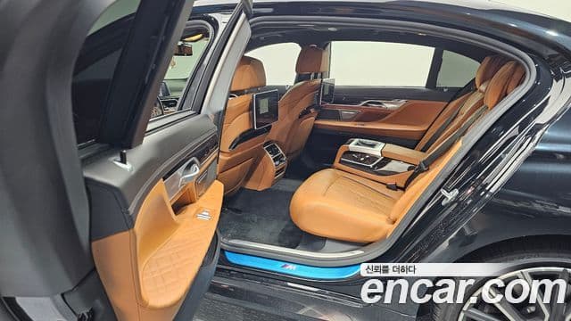BMW 7 Series 2021 — Photo 15/31