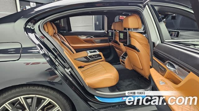 BMW 7 Series 2021 — Photo 12/31