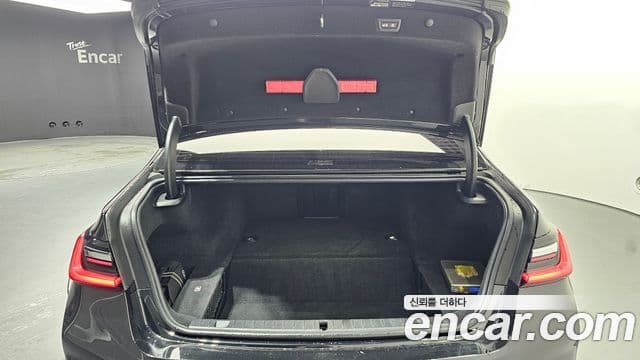 BMW 7 Series 2021 — Photo 30/31