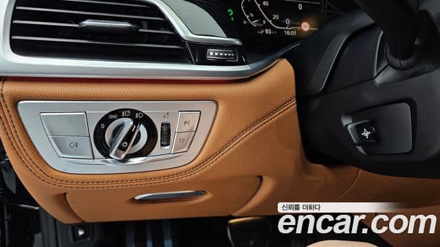 BMW 7 Series 2021 — Photo 2/31