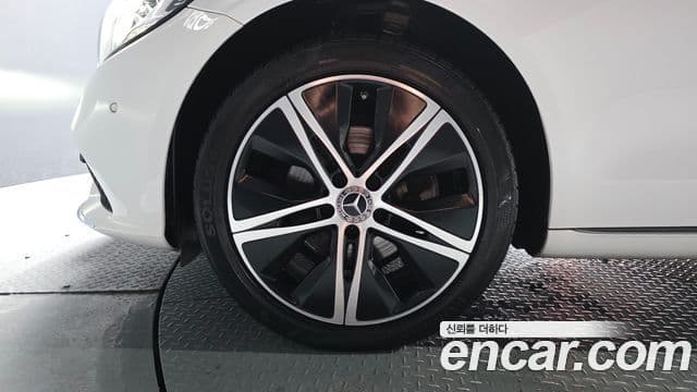 Mercedes-Benz C-Class 2019 — Şəkil 5/20