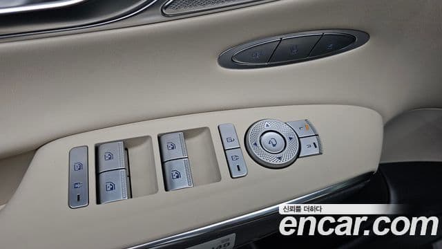 Genesis GV70 2023 — ფოტო 13/20