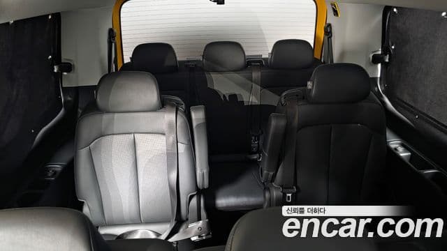 Hyundai Staria 2024 — ფოტო 11/28