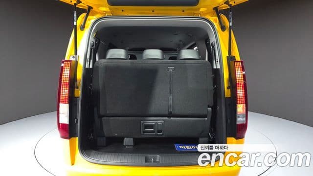 Hyundai Staria 2024 — ფოტო 7/28