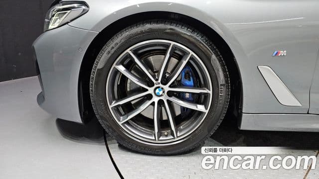BMW 5 Series 2023 — Photo 19/20